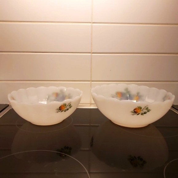 ⭐ARCOPAL "FRUITS de FRANCE" 2 WHITE MILK GLASS SCALLOPED BOWLS 1970s VINTAGE - Picture 4 of 15